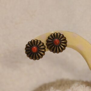 [Niko and... ] Vintage-Style Bronze Flower Stud Earrings